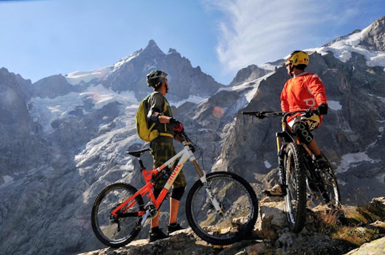 Chalet La Cachette Cyclists & Skiers Le Bourg-dʼOisans Екстериор снимка
