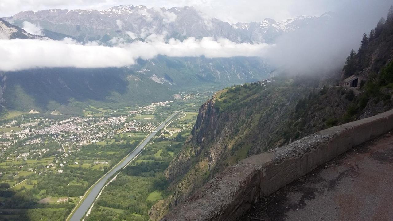 Chalet La Cachette Cyclists & Skiers Le Bourg-dʼOisans Екстериор снимка