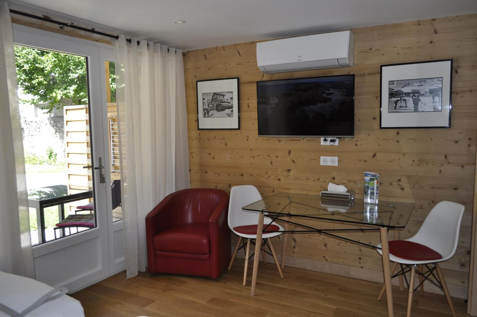 Chalet La Cachette Cyclists & Skiers Le Bourg-dʼOisans Екстериор снимка
