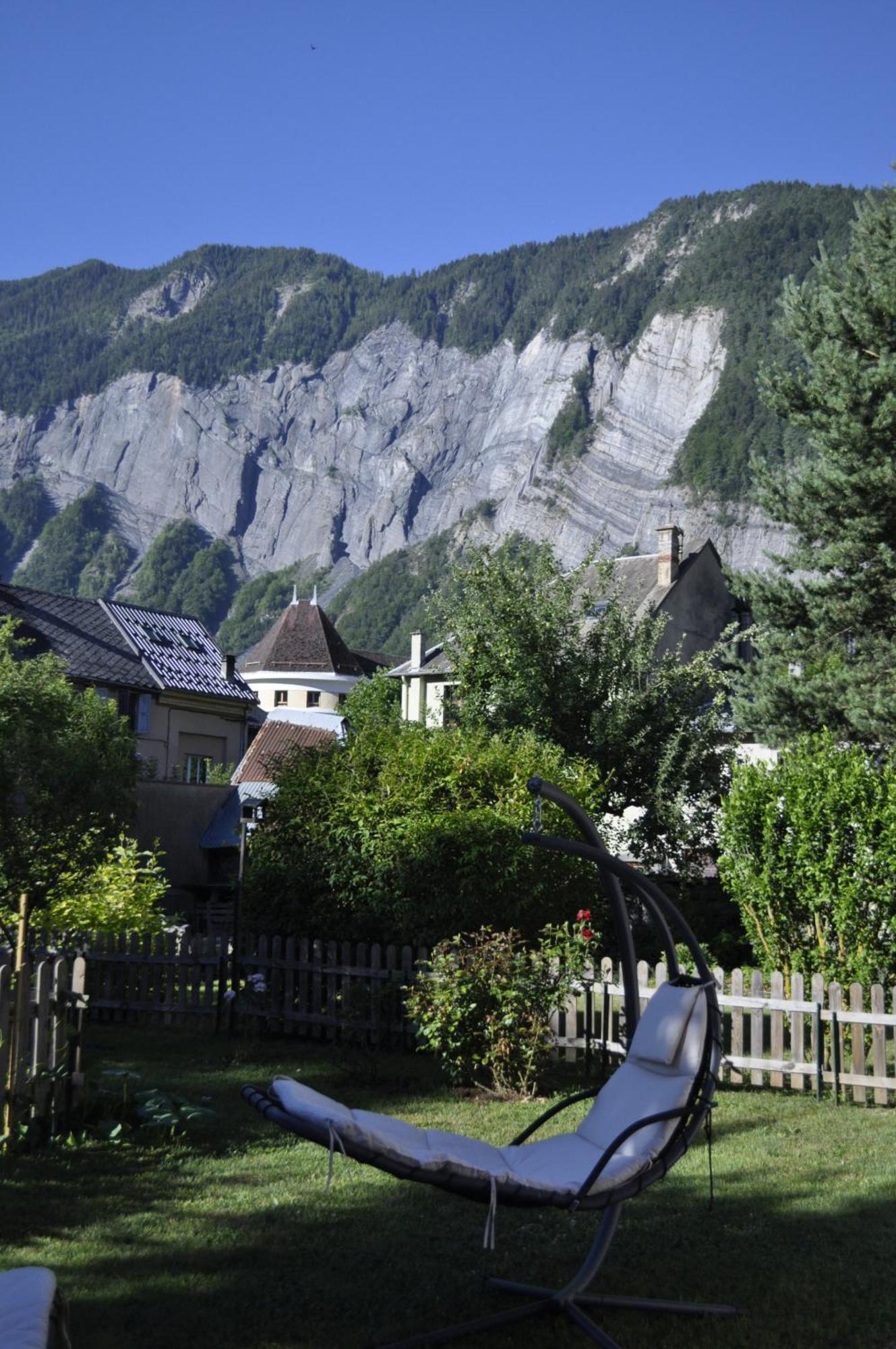 Chalet La Cachette Cyclists & Skiers Le Bourg-dʼOisans Екстериор снимка