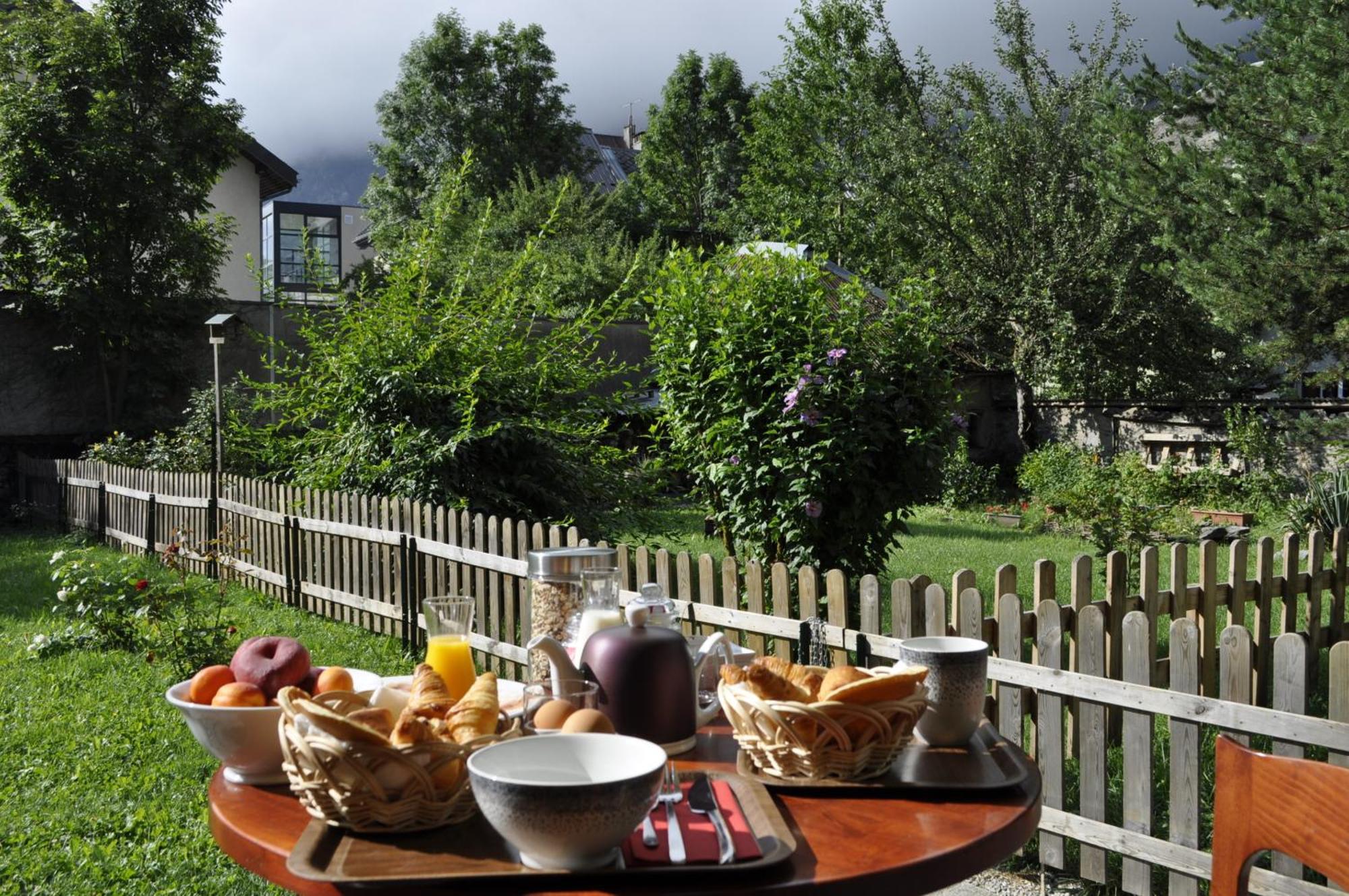 Chalet La Cachette Cyclists & Skiers Le Bourg-dʼOisans Екстериор снимка