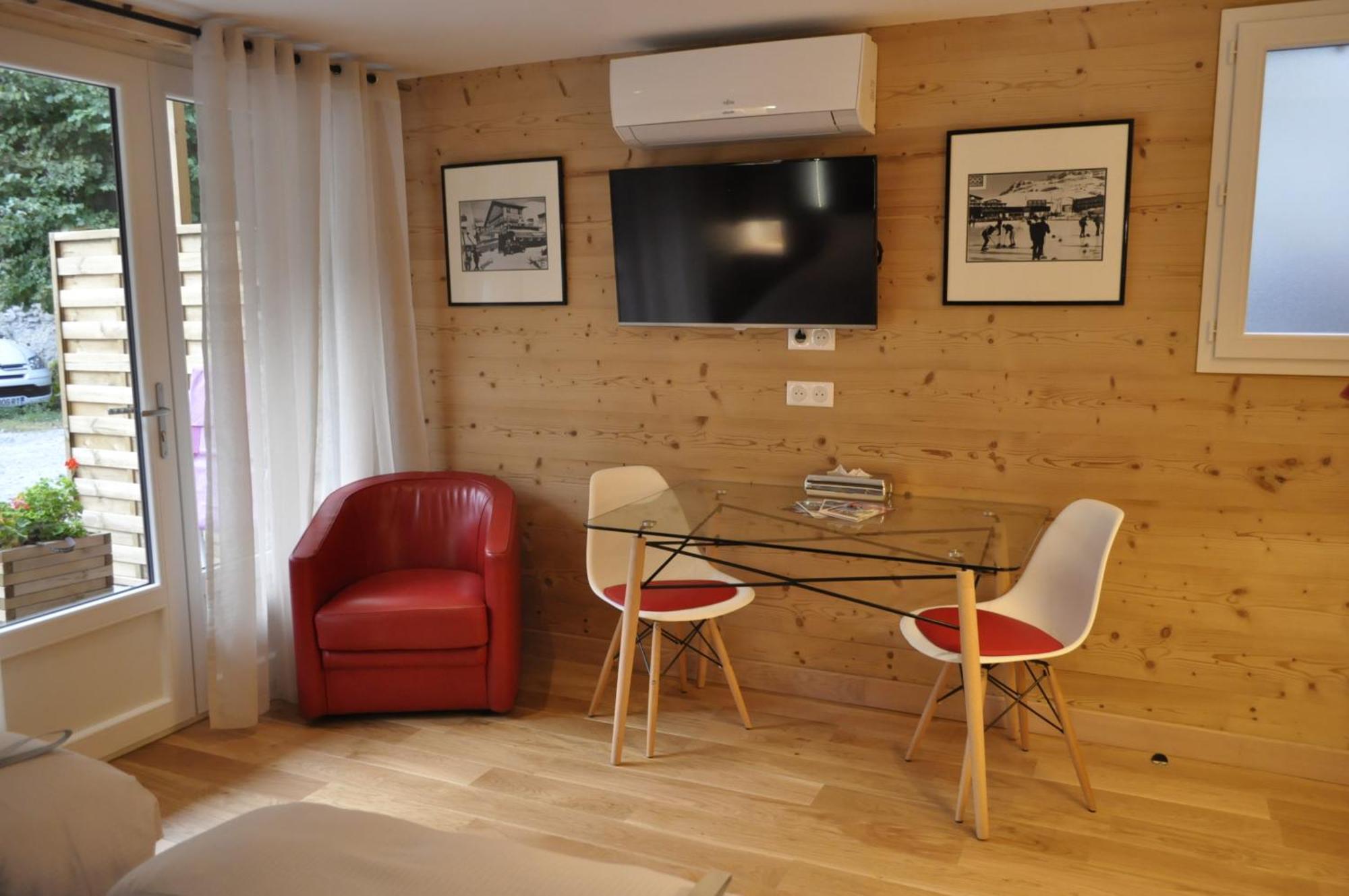 Chalet La Cachette Cyclists & Skiers Le Bourg-dʼOisans Екстериор снимка