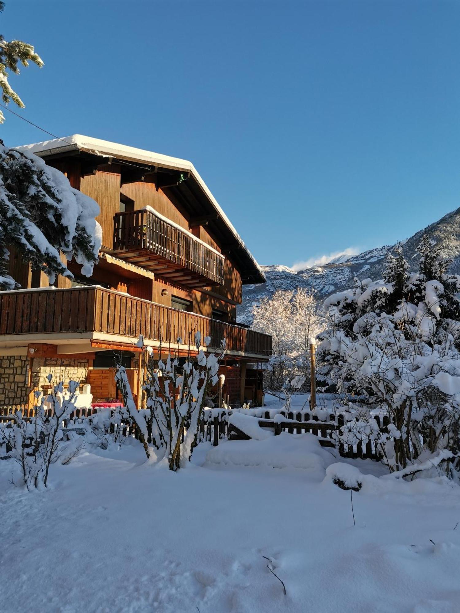 Chalet La Cachette Cyclists & Skiers Le Bourg-dʼOisans Екстериор снимка