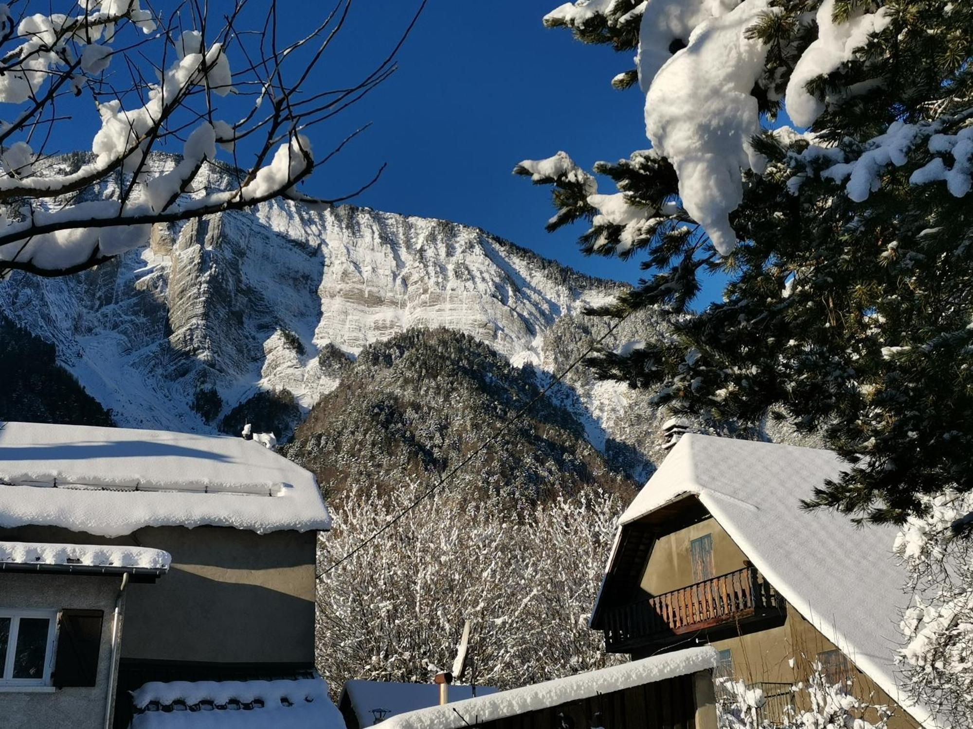 Chalet La Cachette Cyclists & Skiers Le Bourg-dʼOisans Екстериор снимка